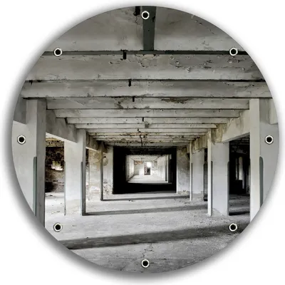 Produktbild von Wallario rundes Outdoor-Poster für Garten oder Balkon, Motiv Alte Industriehalle - einsame Lagerhalle einer Brauerei, 30 cm Durchmesser