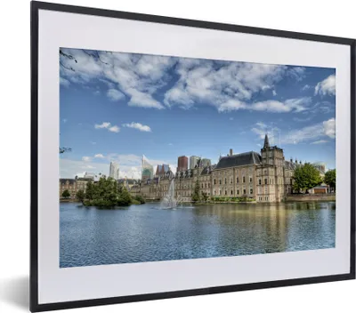 Produktbild von MuchoWow® MuchoWow® Gerahmtes Poster Hofvijver vor dem Binnenhof in den Niederlanden 40x30 cm - Poster mit zchwarzem Bilderrahmen - Bilderrahmen - Poster im Rahmen
