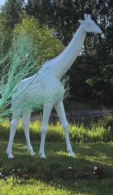 Produktbild von Casa Padrino Designer Deko Skulptur Giraffe Weiß H. 320 cm - Riesige Dekofigur - Lebensgroße Tierfigur - Wetterbeständige Gartendeko Figur XXL Skulptur