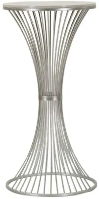 Image de FURNLUX Table basse Trichter Silber 50cm / Couleur principale : Argent / Dimensions : 50 x 100 x 50 cm