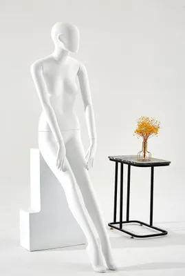 Immagine prodotto di Manichino N5-6 Donna bianca seduta Femmina laccata opaca Orecchie di donna modellate Chic ed elegante Alta qualità