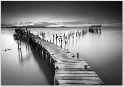 Produktbild von Tulup® Leinwandbild - 100x70 cm - Wandkunst - Drucke auf Leinwand - Leinwanddruck  - Landschaften - Schwarzweiß - Hölzerner Pier