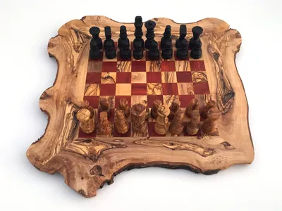 Produktbild von Handgefertigtes Schachspiel aus Olivenholz mit 32 Figuren