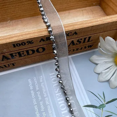 Imagen del producto de Cinta de encaje 2 metros - Cinta decorativa con perlas - Cinta ornamental - Para manualidades - Poliéster con perlas - 10 colores disponibles - Cinta decorativa