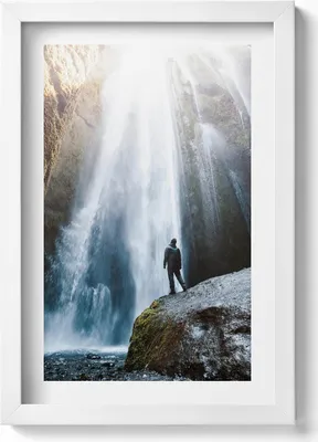 Produktbild von Blick auf den Gljufrabui-Wasserfall– Wandbild mit Rahmen – Gerahmtes Bild  – Wanddekoration – 20x30 cm – Weiß