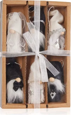 Produktbild von BRUBAKER 6er Set Dekoanhänger Gnom Hochzeit aus Holz und Strick - Hochzeitsdekoration Zwerge in Anzug und Hochzeitskleid - Geschenkanhänger Weiß - Baumschmuck Wichtel in Geschenkbox