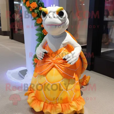 Obrázok produktu pre Maskot spoločnosti REDBROKOLY: oranžová morská korytnačka oblečená do svadobných šiat a s náhrdelníkmi