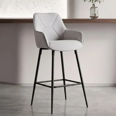 Produktbild von Set aus 2 grünen Barhockern mit Stoffbezug und Metallbeinen, 55 x 55 x 109 cm