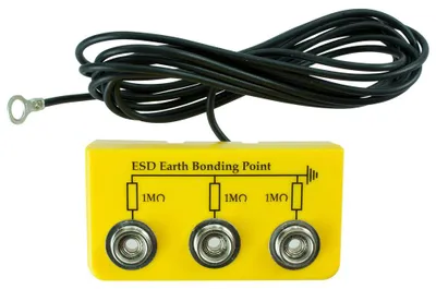 Obrázok produktu pre Uzemňovacia skrinka WETEC, šikmá, ESD, 3 x 10 mm DK (centrálna uzemňovacia skrinka)
