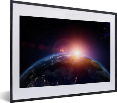 Produktbild von MuchoWow® MuchoWow® Gerahmtes Poster Sonnenaufgang aus dem Weltraum 40x30 cm - Poster mit zchwarzem Bilderrahmen - Bilderrahmen - Poster im Rahmen