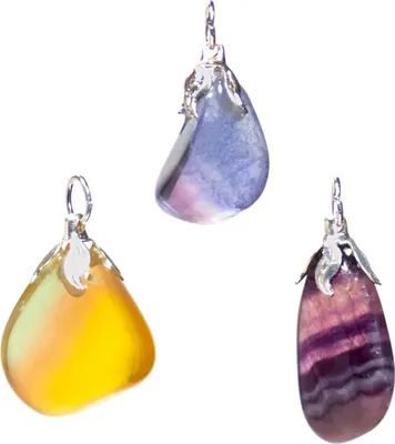 Produktbild von Edelsteinanhänger Regenbogenfluorit – Packung mit 3 Stück – ±1,5–3 cm