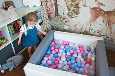 Imagen del producto de Piscina de bolas cuadrada para niños, con 300 bolas (colores de la piscina y las bolas: blanco, gris/blanco, transparente, azul, gris)