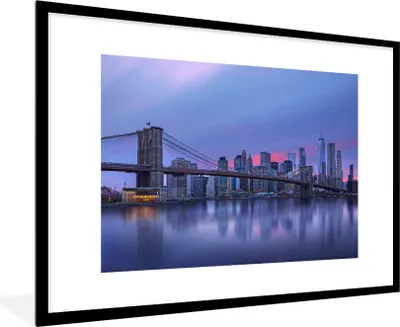 Produktbild von MuchoWow® Gerahmtes Poster New York - Wasser - Brücke 90x60 cm - Poster mit Schwarzem Bilderrahmen Wandposter Rahmen Foto Bilder - Wanddekoration - Fotos