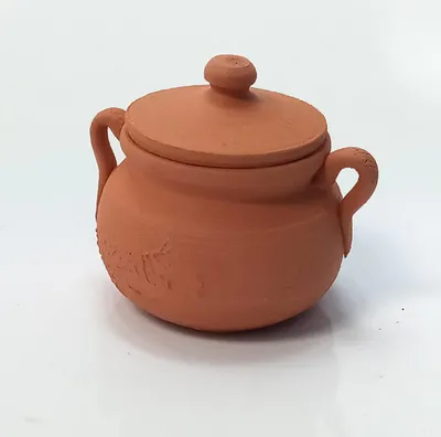 Produktbild von Miniatur Topf aus rotem Ton mit 2 Griffen. H 3 cm. Für Krippe oder Puppenhaus.