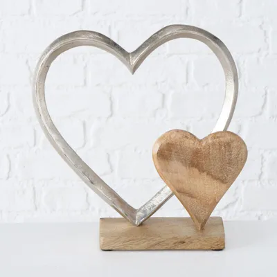 Zdjęcie produktu dla Dekoracyjna figurka Carolyn – serce z drewna mango i aluminium, 28 cm x 23 cm