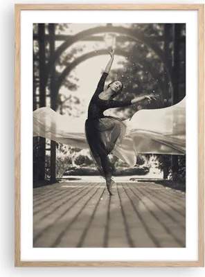 Produktbild von Gerahmtes Poster - Rahmen in heller Eiche - Ballerina Tanz Luft - 50x70 cm - Wand Bild - Wanddeko - Wandbilder - Kunstposter - Wandposter - Bilderrahmen - Bilder - Kunstdruck - P2NPA50x70-4945