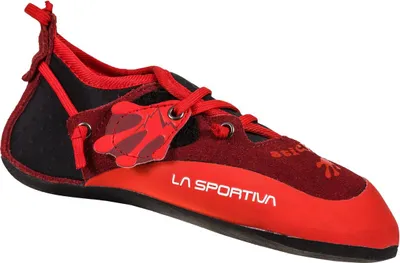 Kinderkletterschuh "Stickit" von La Sportiva in Rot und Schwarz; mit rutschfester Sohle und Schnürung.