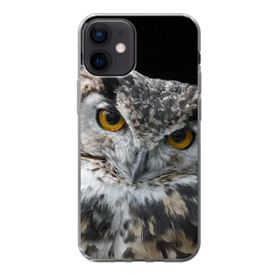 Produktbild von MuchoWow® Handyhülle Schutzhülle Hülle für iPhone 12 Porträt einer braunen Eule auf schwarzem Hintergrund Silikon Softcase Handy Hülle - Schutzhülle