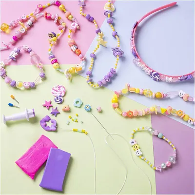 Image de Kit de création de bijoux pour enfants avec de la pâte à modeler pour bijoux et des perles colorées