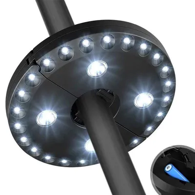 Schwarzes LED-Sonnenschirmlicht mit mehreren hellen weißen LEDs, an einer dunklen Stange befestigt, mit Nahaufnahme einer blauen Batterie im Fach