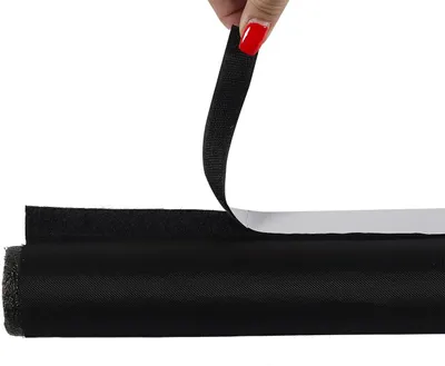 Obrázok produktu pre Samolepiaca páska proti prievanu na dvere - 90 x ø 5 cm - páska proti prievanu - páska proti prievanu na dvere - tesniaca páska - univerzálna páska proti prievanu - čierna