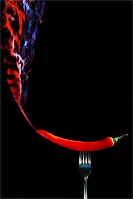 Produktbild von Wallario Poster - Rauchende Chili-Schote an einer Gabel, Kunstdruck Größe: 61 x 91,50 cm