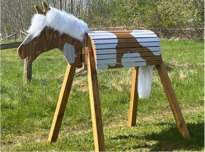 Produktbild von Holzpferd Tobiano - kastanie mit weißen Flecken, Mähne weiß, 100cm Sitzhöhe