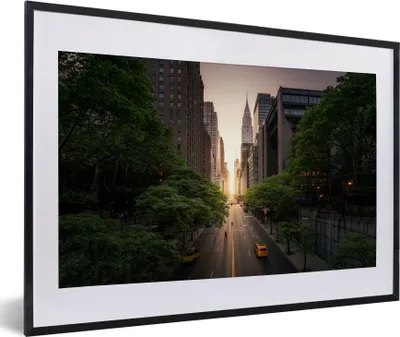 Produktbild von MuchoWow® MuchoWow® Gerahmtes Poster New Yorker Straße am Morgen 60x40 cm - Poster mit zchwarzem Bilderrahmen - Schlafzimmer - Plakat in Rahmen - Drucken