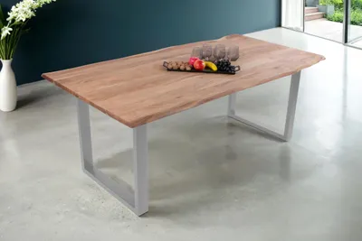 Produktbild von Baumkantentisch 160 x 85 cm Dana, massiver Esstisch Eiche, Esszimmertisch mit U-Gestell aus Metall Silber, echte Baumkante, pflegeleichter Holztisch