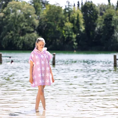 Produktbild von HOMELEVEL Kinder und Baby Badeponcho - Poncho Handtuch für Strand Schwimmbad - Surfponcho mit Kapuze - Bademantel für Babys Jungen und Mädchen
