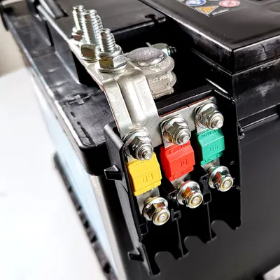 Produktbild von Sicherungsverteiler für Batteriepol (3-fach) | 32 V | 6 Abgänge | DX
