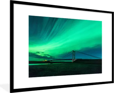 Produktbild von MuchoWow® MuchoWow® Gerahmtes Poster Nordlichter - Brücke - Island 90x60 cm - Poster mit zchwarzem Bilderrahmen - Wanddekoration - Fotos