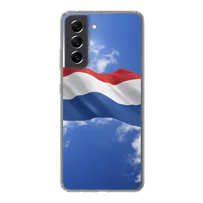 Produktbild von MuchoWow® Handyhülle Schutzhülle Hülle für Samsung Galaxy S21 FE Die Flagge der Niederlande weht am Himmel Silikon Softcase Handy Hülle - Mobiltelefonhülle