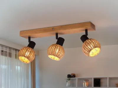 Produktbild von Deckenstrahler innen 3 flammig mit Holz und Lampenschirmen aus Rattan, B: 50cm