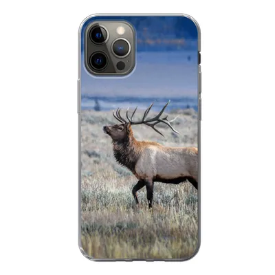 Produktbild von MuchoWow® Handyhülle Schutzhülle Hülle für iPhone 13 Pro Hirsche - Elche - Gras Silikon Softcase Handy Hülle - Handy-Tasche