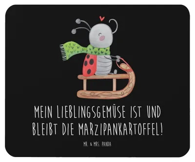 Produktbild von Mr. & Mrs. Panda Mauspad Smörle Rodeln - Schwarz - Geschenk, Marzipan, pc, Weihnachten, Mouse Pad, laptop mousepad, computermatte, Winter, Schlittenfahren