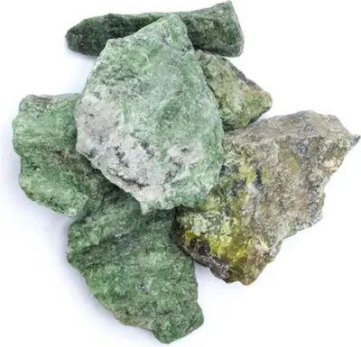 Produktbild von Rauer grüner Quarz mit Diopsid – ±3–8 cm; ±1000 G