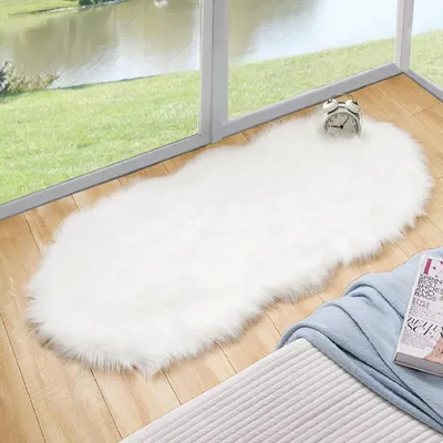 Produktbild von Shaggy Teppich in Organischer Form 60 x 120 cm Weiß