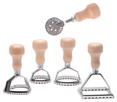 Produktbild von Omgoods - Ravioli-Form mit Holzgriff und 4 verschiedenen Formen