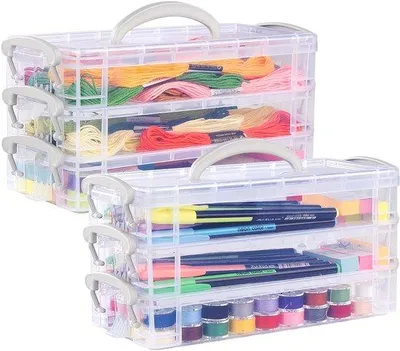 Immagine prodotto di Scatola organizer impilabile a 3 scomparti con maniglie e chiusura a scatto per materiale da ufficio