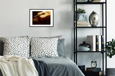 Produktbild von MuchoWow® MuchoWow® Gerahmtes Poster Sonnenstrahlen auf einer akustischen Gitarre 40x30 cm - Poster mit zchwarzem Bilderrahmen - Bilderrahmen - Poster im Rahmen