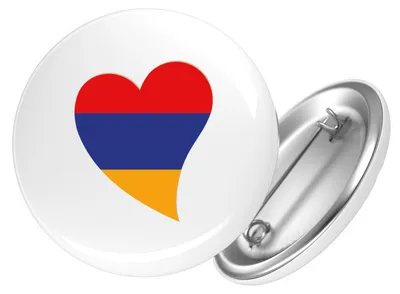 Produktbild von Huuraa Button Armenien Flagge Herz 59mm rund mit Sicherheitsnadel Ansteckbutton Geschenkidee