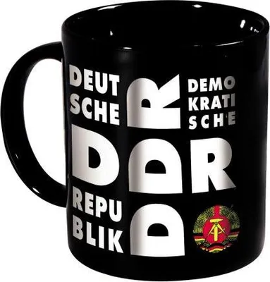 Produktbild von Tasse mit Rundumdruck DDR Ostalgie Emblem Abzeichen schwarz 57243