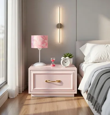 Immagine prodotto di Comodino elegante color rosa con maniglia dorata, dal design moderno
