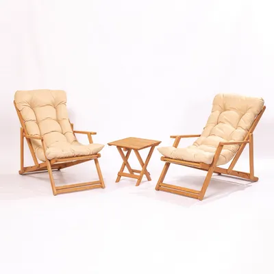 Produktbild von Skye Decor, Hochwertiges Gartenmöbel-Set (3 Teile), 100% Buchenholz, ohne Lack, Tisch: 40x40x40 cm, Stühle: 50x81x50 cm, Wasserbasierte Holzschutzfarbe, Braun und Creme, Rustikales Design.