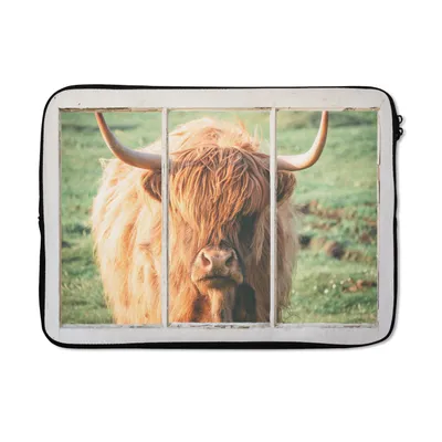 Produktbild von MuchoWow® Laptop Hülle 13 Zoll Schottische Highlander - Natur - Ansicht Laptoptasche - Laptophülle - Sleeve - Rundumschutz