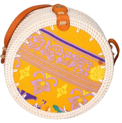 Produktbild von Geflochtene Strohtasche Orange mit Muscheln und Federn Nachhaltig und Handgefertigt Clara UNICA 20x20x10 cm