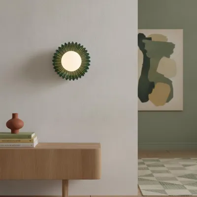 Productafbeelding van Wandlamp Petel groen met wit glas, AI-gegenereerde afbeelding