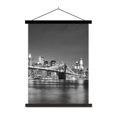 Produktbild von MuchoWow® Textilposter New York - Brücke - Brooklyn - Schwarz und weiß - Architektur 90x120 cm mit schwarzem Rahmen - Dekoration