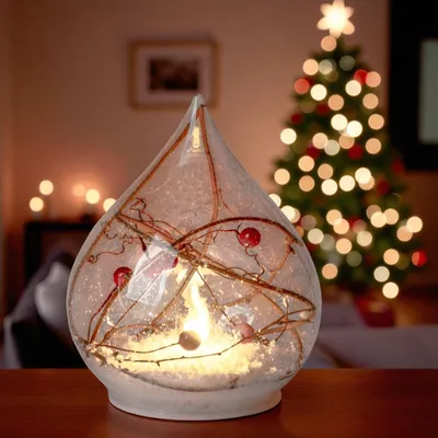 Produktbild von formano LED Dekokugel Weihnachten Tropfenform 13 cm Glaskugel mit Schnee Beeren